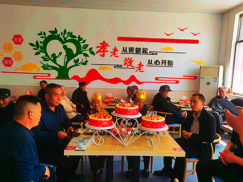 图2幸福食堂生日会.jpg