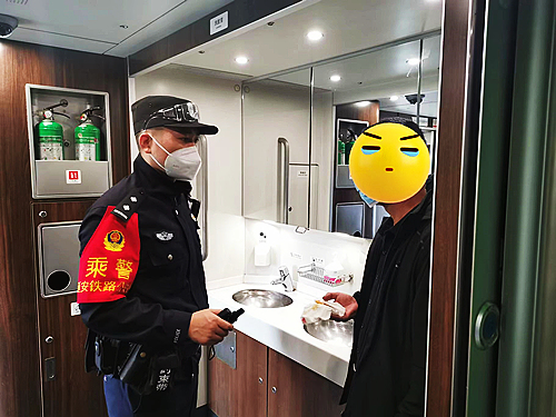1查处动车吸烟.jpg
