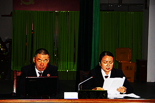 图为：模拟法庭“公诉人”.jpg