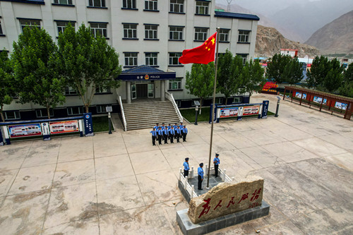 图为升国旗仪式航拍_副本.jpg
