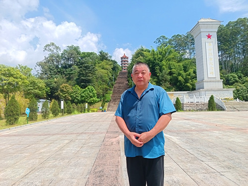 2025年9月20日广西壮族自治区玉林市玉州区龟山公园内玉林市烈士纪念广场 纪念碑_副本.jpg