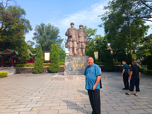 2025年9月20日广西壮族自治区玉林市北流市城东北田螺岭 李明瑞俞作豫纪念塑像_副本.jpg