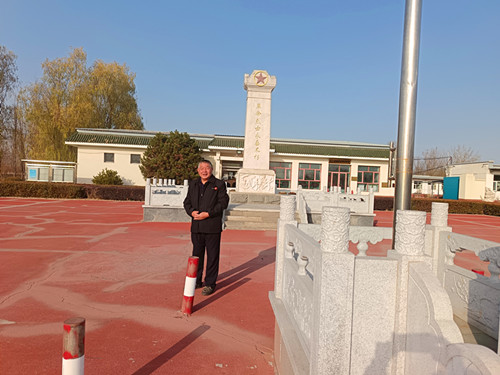 1763989726174201.jpg 2025年11月23日到北京市顺义区北小镇东府村烈士纪念碑_副本.jpg